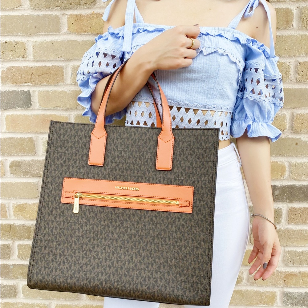 Gaby’sBags💕Michael Kors Tote Signature MK - Picture 2 of 5